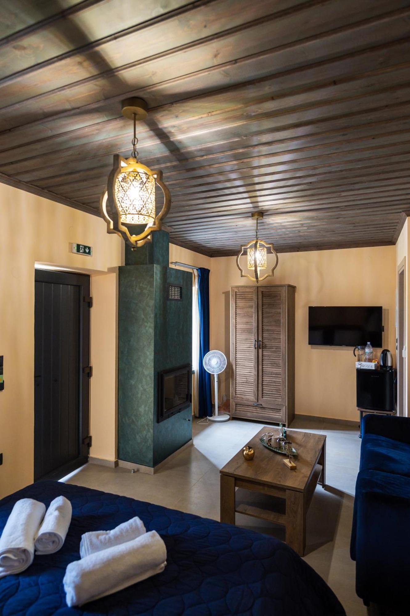 The Five Keys Hotel Monodendri Exterior photo